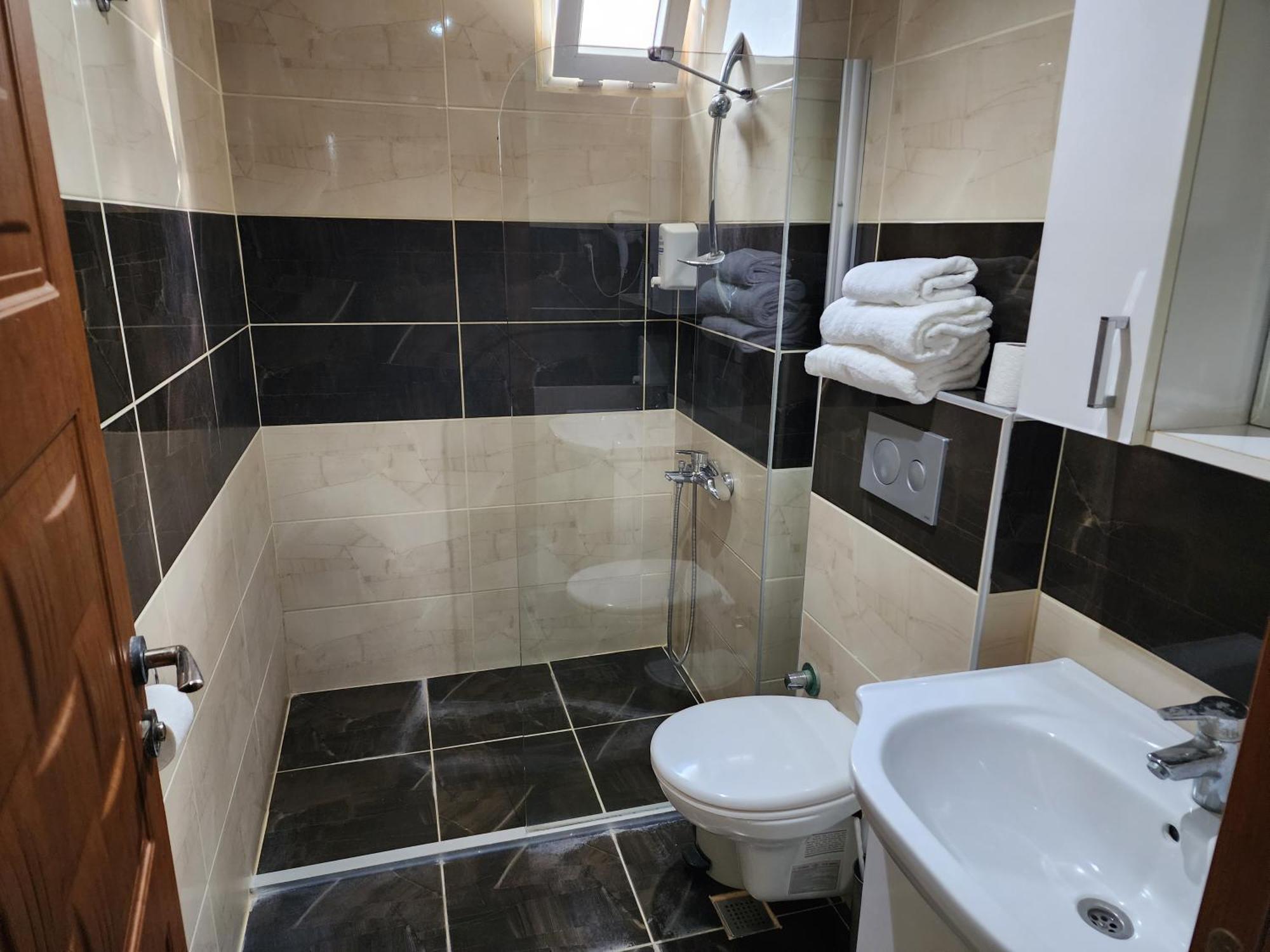 Antalya Konyaalti Guenduez Otel Екстериор снимка